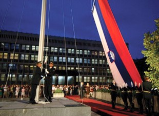 No verão de 1991, o presidente da Eslovénia declarava a independência na praça central de Ljubljana. Carlos Santos Pereira, a escrever para o Público, era o único repórter português no local.
