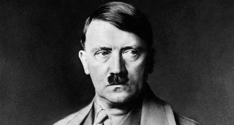A rádio alemã anunciava a morte do Führer, «lutando até ao último suspiro contra o bolchevismo e pela Alemanha».
