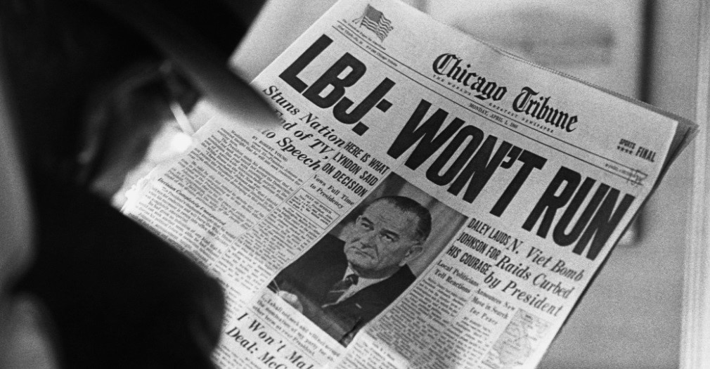 Em consequência da queda na confiança pública, o Presidente Lyndon B. Johnson anunciou que não se iria recandidatar.